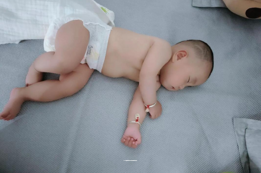 南漳宝宝流白色粘鼻涕